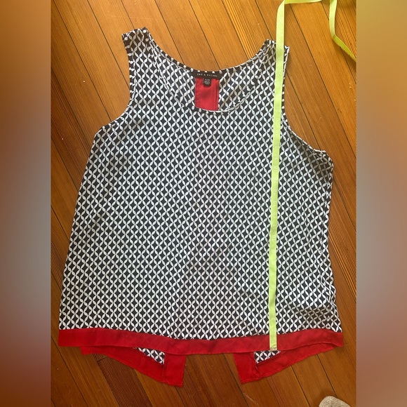 Lightweight Sleeveless Blouse, XL - Picture 7 of 7